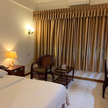 Chung Hsin Hotel 中信酒店 Phnom Penh Exterior foto